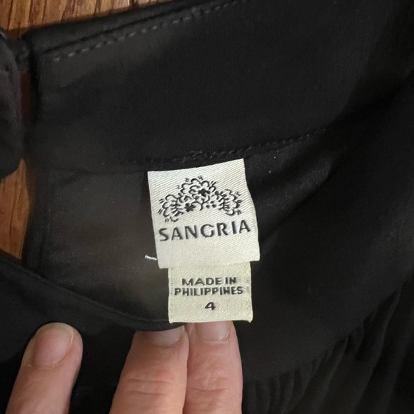 Gown - Picture 4 of 6